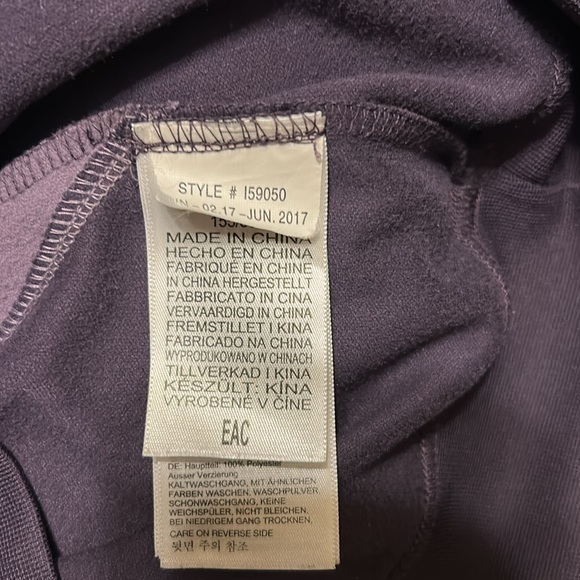 Marmot Purple Fleece with Green Trim ⭐️ - Picture 5 of 7